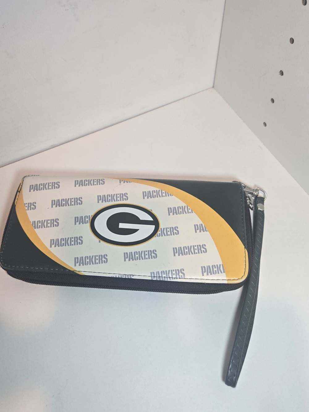 NFL Green Bay Packers Black and Yellow Zip Wristlet Wallet